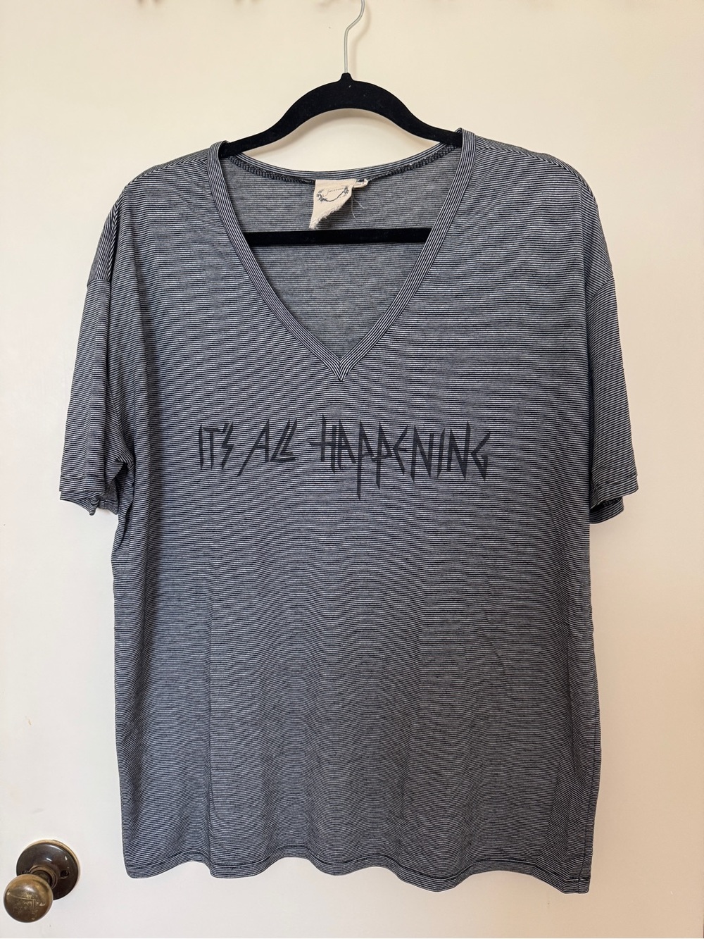 Gray Graphic V-Neck Tee "It's All Happening" - Picture 1 of 5